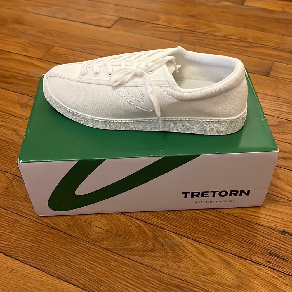 TRETORNS Brand New in Box Size 9 All White